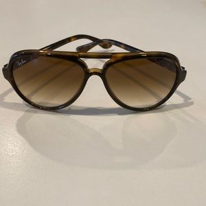 Ray-Ban sun glasses with plastic frame
